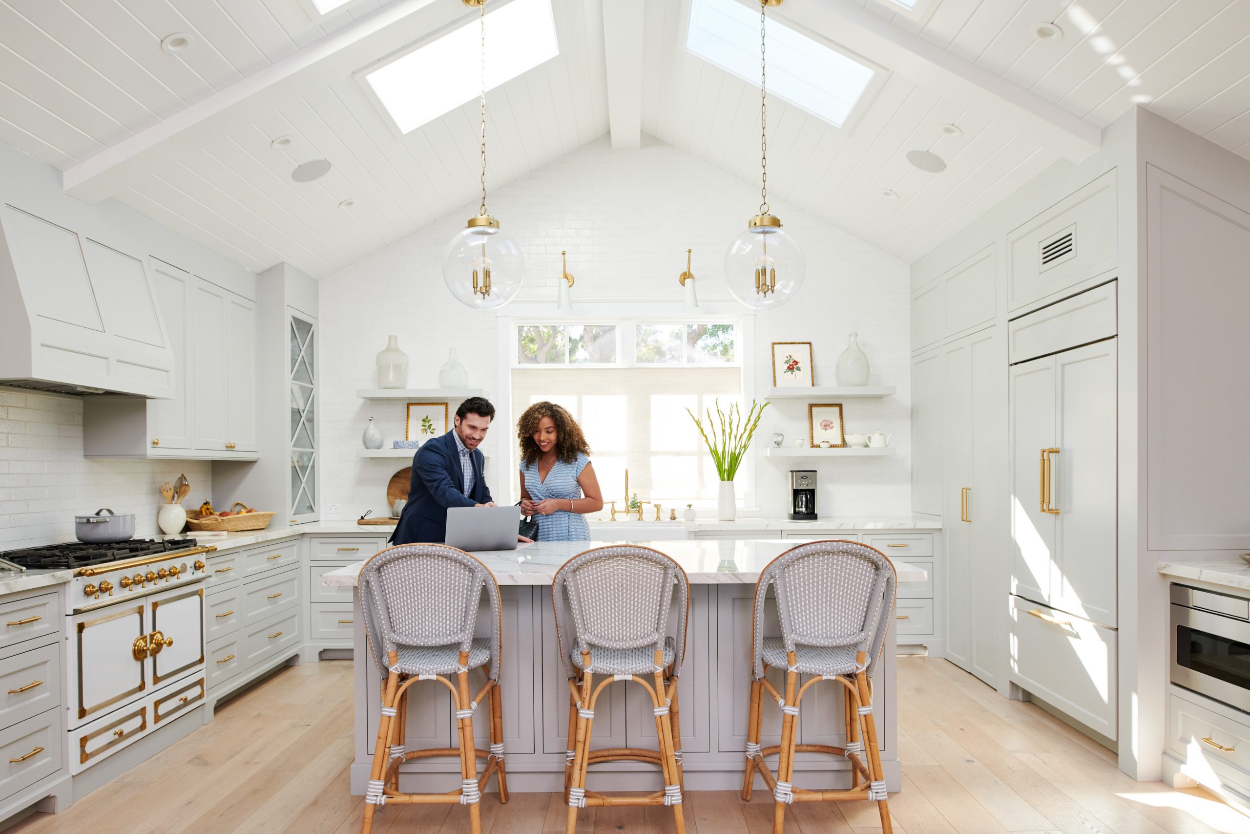 agent in kitchen